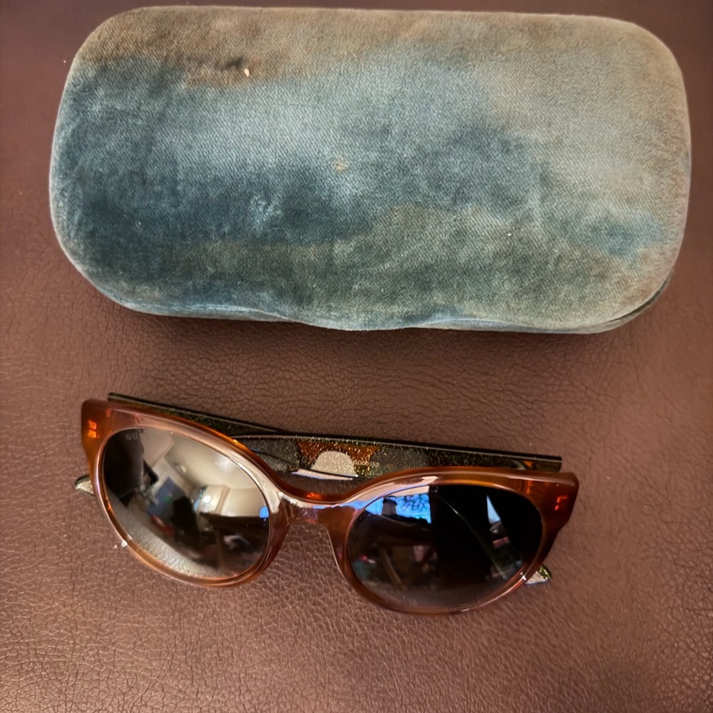 Gucci Brown Tortoiseshell Cat-Eye Sunglasses with Teal Velvet Case